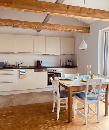 FeWo Bild der Küche mit Essplatz